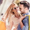 RS Shopping einkaufen freude gluecklich lachen personen marketing