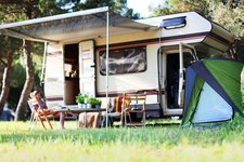Adobe Stock camping camper zelt